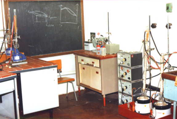 Das Praktikum in Technischer Chemie im Jahre 1999 (Foto: W. Ruth).