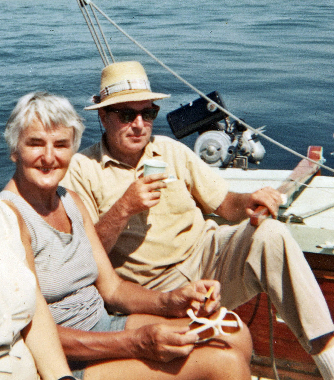 Karl Werner Posnansky und seine Frau beim Segeln in den 1960er-Jahre (mit freundlicher Genehmigung aus dem Privatbesitz von Nina Posnansky-Ginsberg, New York, USA).