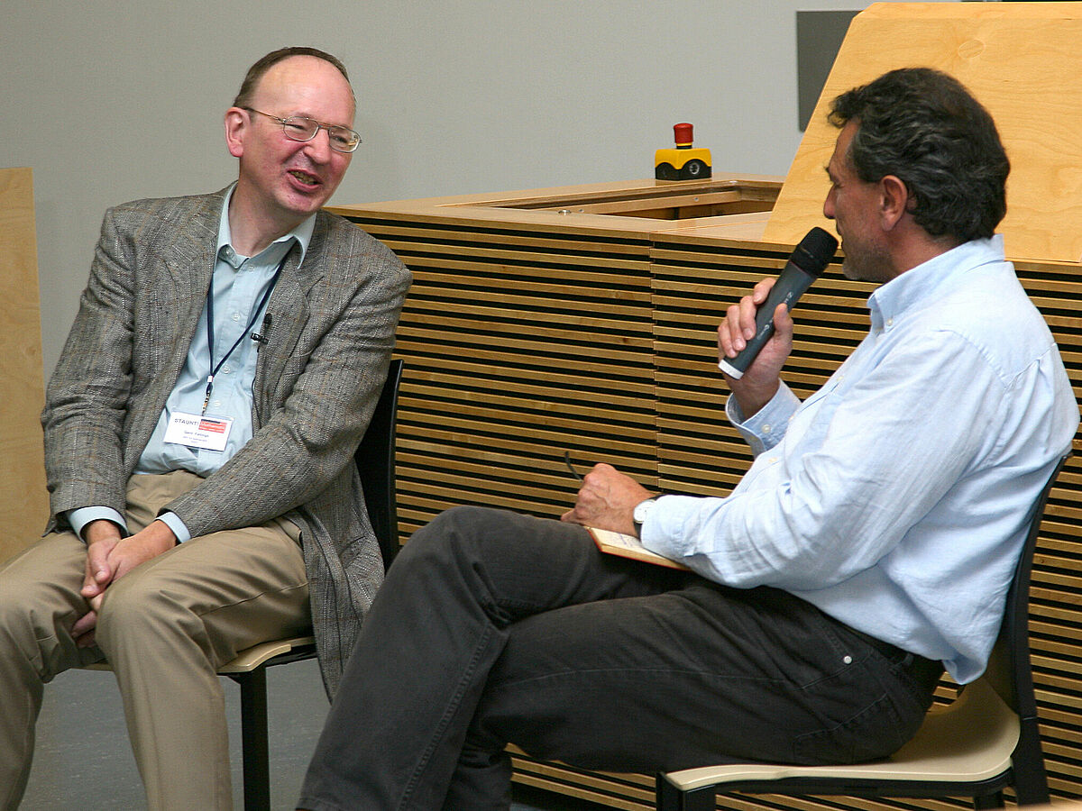O. Böhme (Mathematiker und Kabarettist) im Interview mit G. Faltings (li.) (Foto:ITMZ).